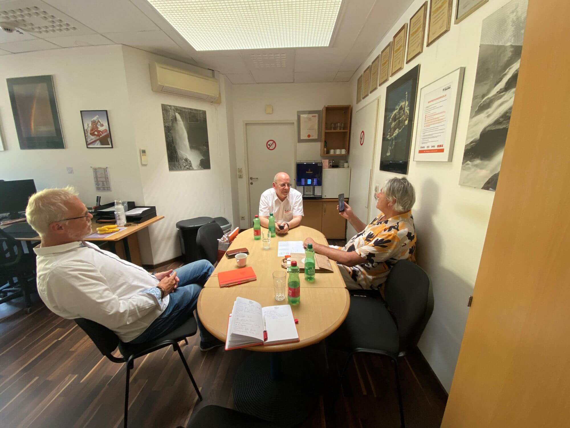 Job-TransFair-Geschäftsführer Thomas Rihl und Personalberater Roland Götz zu Besuch beim OBI-Markt Hadikgasse